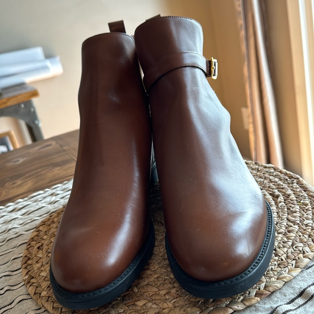 Brand new Women’s Burberry Chelsea boot.